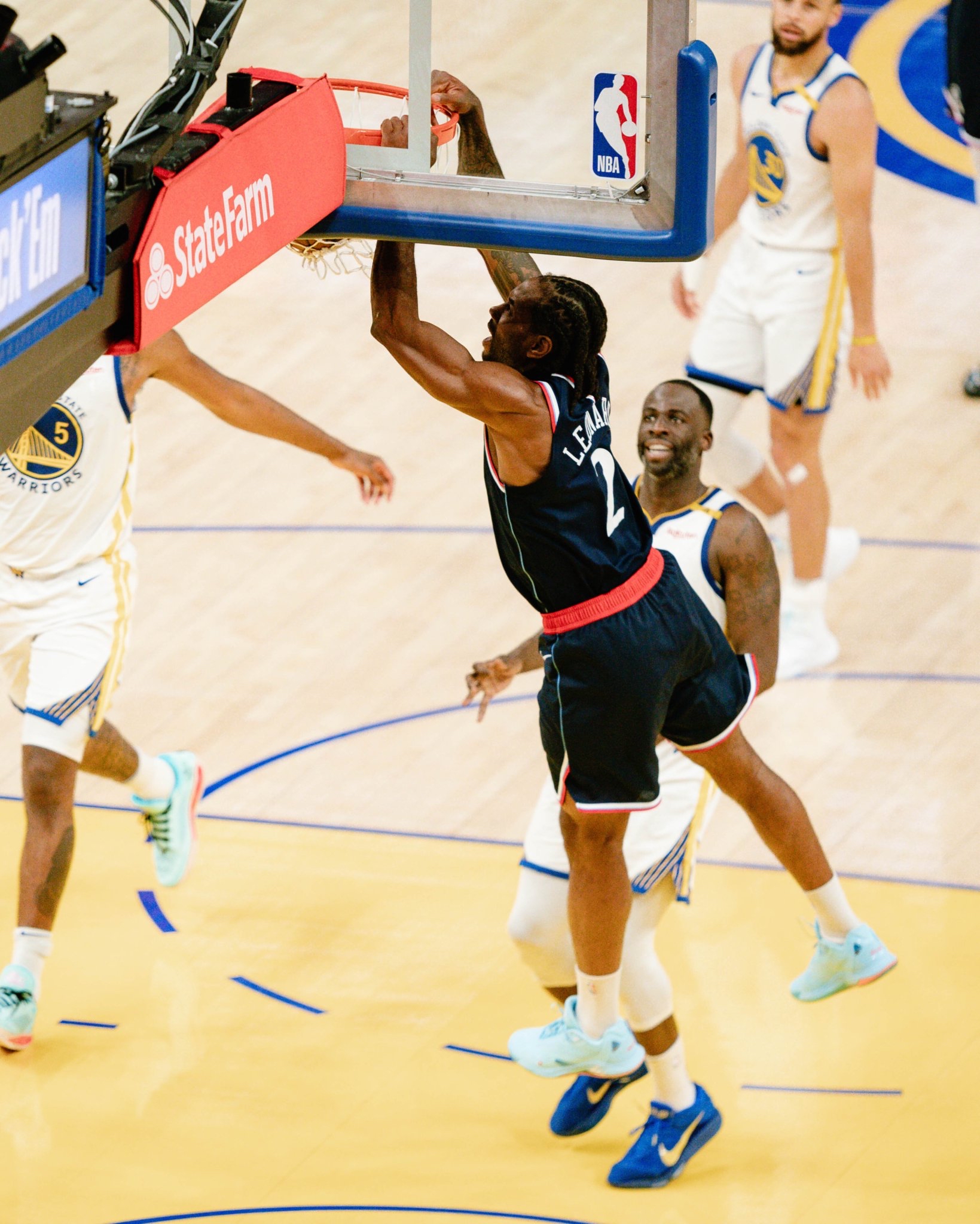 关于今夜武汉三镇备战NBA常规赛库里连续三场比赛得分超过刷新纪录，阿斯顿维拉造点机会瞬间刷屏的信息